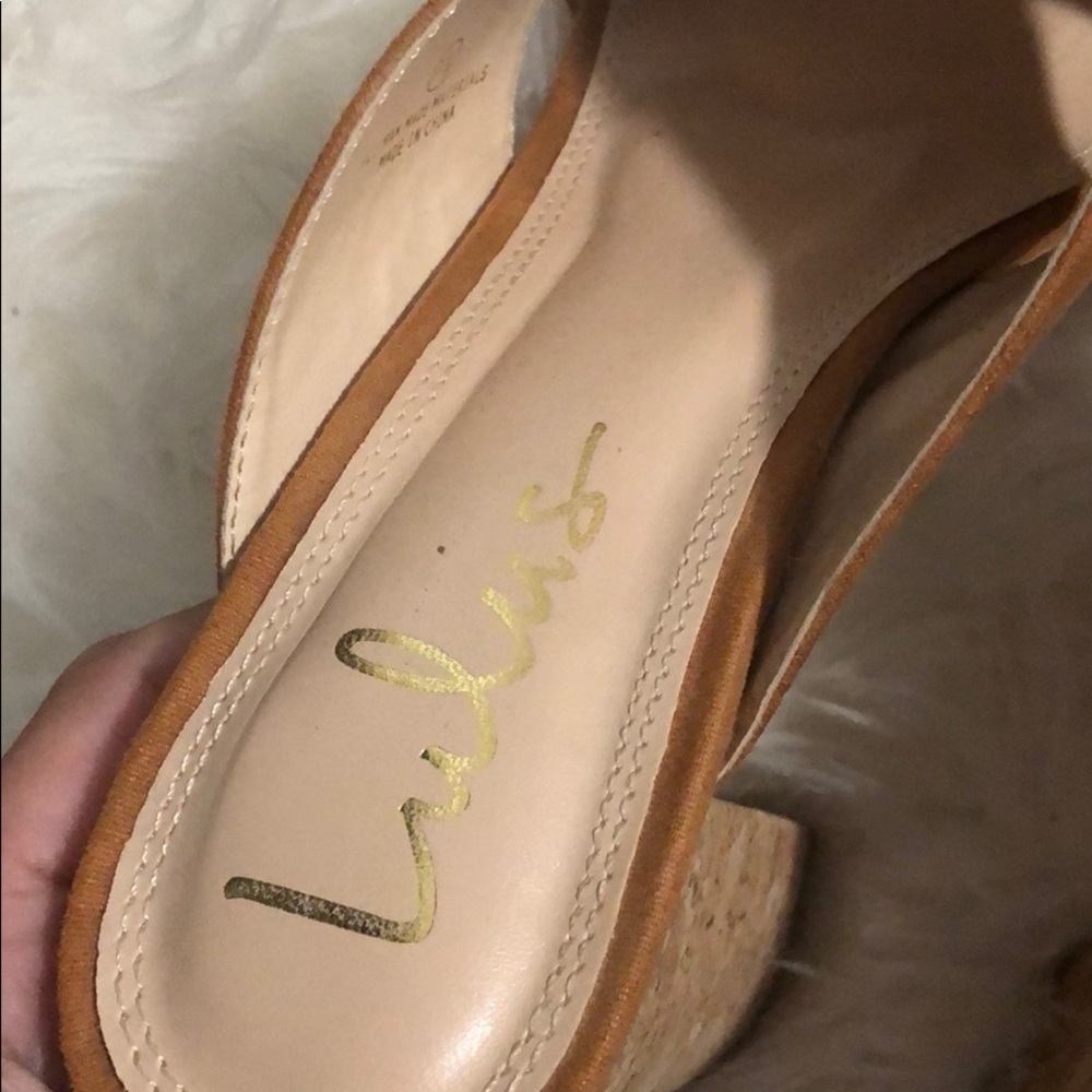Lulu’s heels - Picture 5 of 6